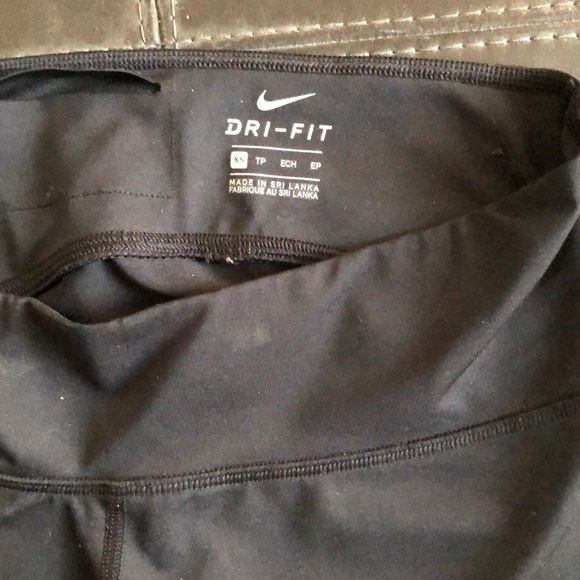 NIKE Crop Leggings with Mesh Panels - Picture 4 of 5